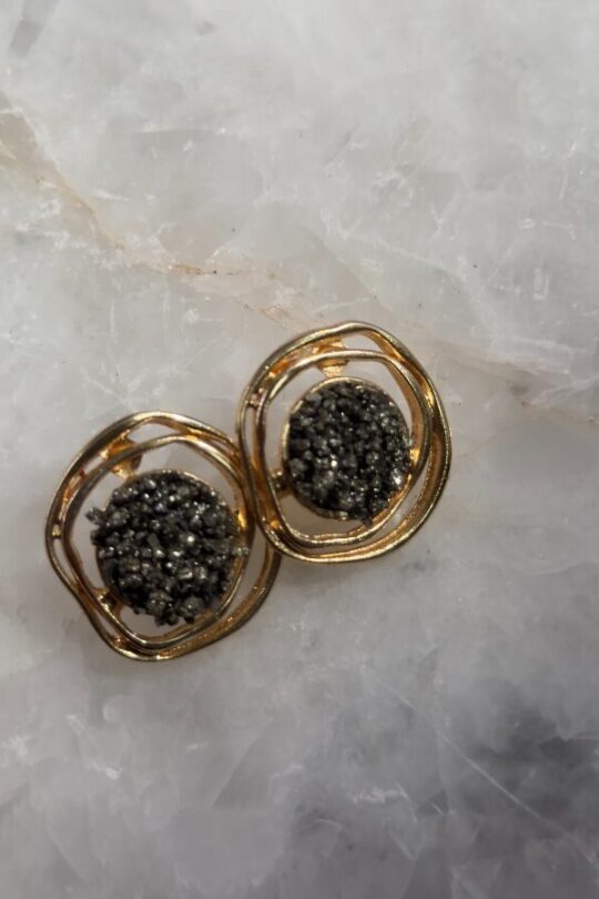 Brinco Orgânico com Pirita – Dourado